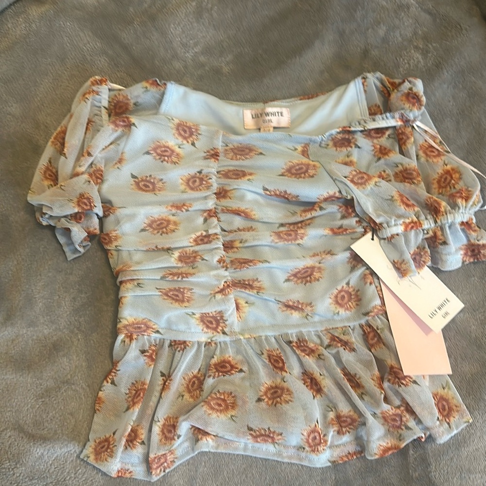 Girl’s size 7/8 blouse. NWT.